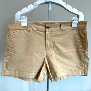 Old Navy Khaki Mid-Rise Shorts w Pockets, size 14